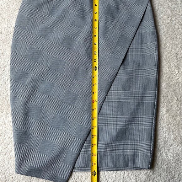 Lady's Plaid Asymmetrical Skirt by Express - NWT, Size 4, Gray - Picture 5 of 5